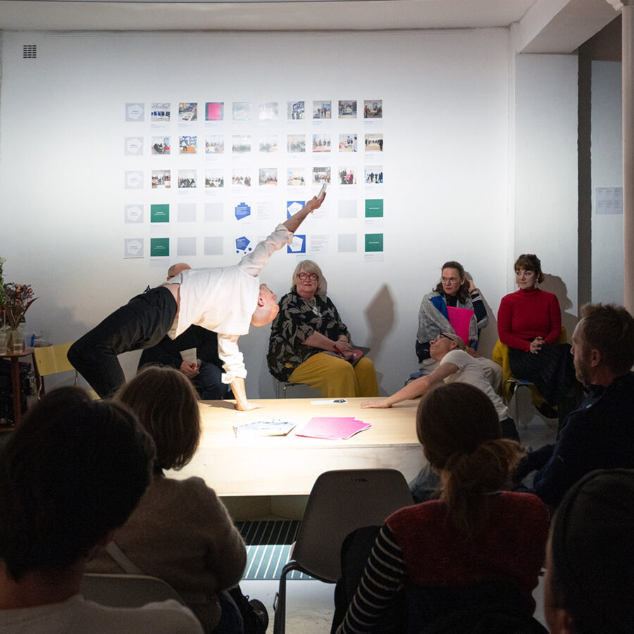 Une table ronde ponctuée d'interventions dansées de la cie Volubilis